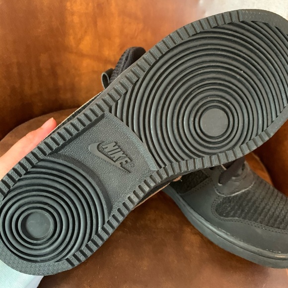 Black and rose gold Nike 6.5 - Picture 4 of 5